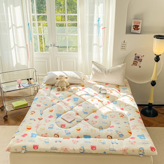 91家纺网 家纺一手货源 找家纺 缦卡琳家纺 2025新款水洗棉纤维羽丝棉床垫 游戏时间