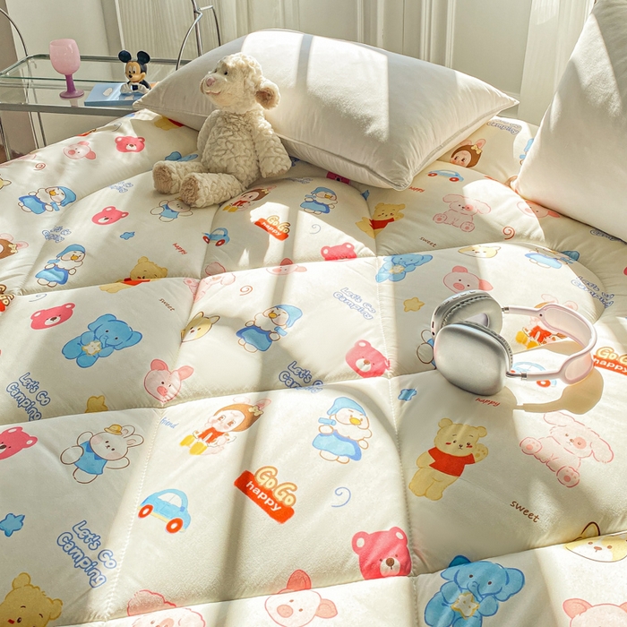 91家纺网 家纺一手货源 找家纺 缦卡琳家纺 2025新款水洗棉纤维羽丝棉床垫 游戏时间