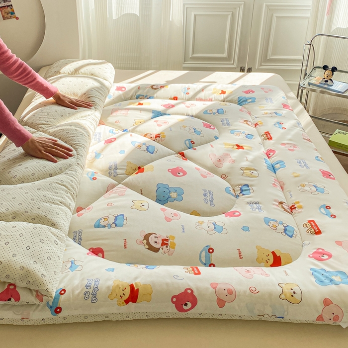 91家纺网 家纺一手货源 找家纺 缦卡琳家纺 2025新款水洗棉纤维羽丝棉床垫 游戏时间