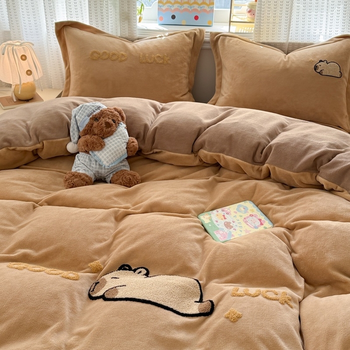 91家纺网 家纺一手货源 找家纺 （总）857家居  2026新款高克重牛奶绒刺绣四件套