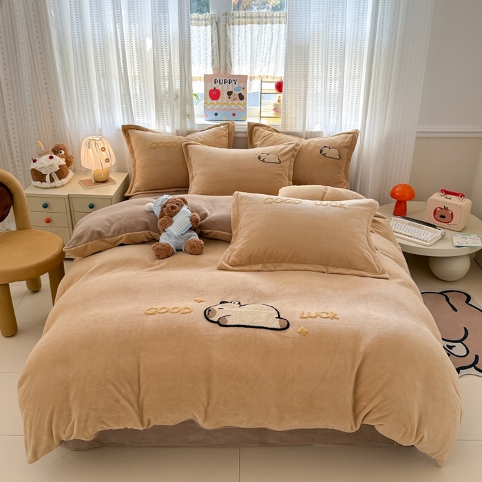 91家纺网 家纺一手货源 找家纺 （总）857家居  2026新款高克重牛奶绒刺绣四件套