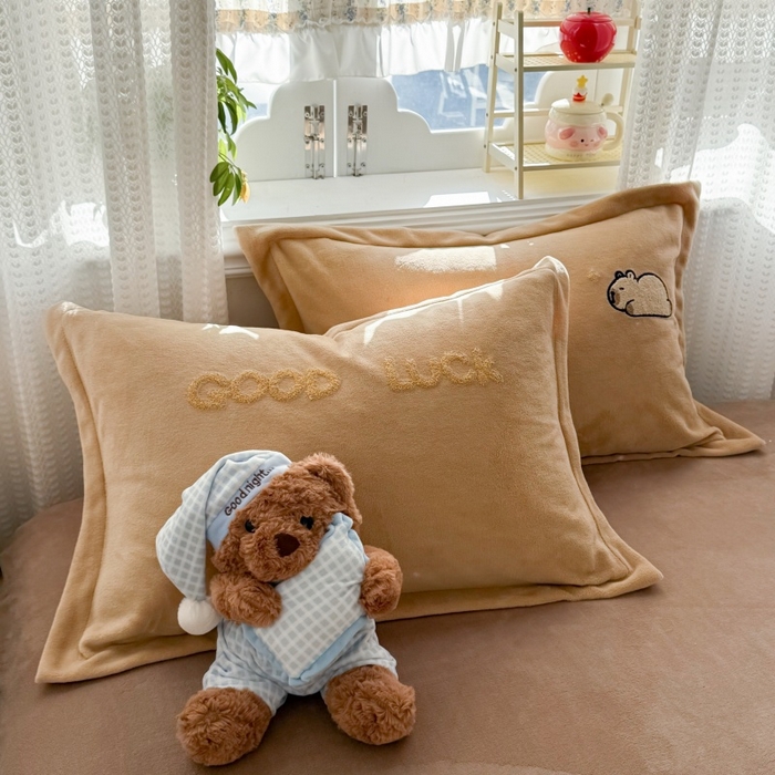 91家纺网 家纺一手货源 找家纺 （总）857家居  2026新款高克重牛奶绒刺绣四件套