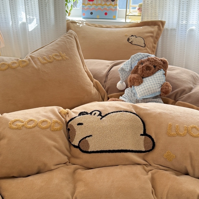 91家纺网 家纺一手货源 找家纺 （总）857家居  2026新款高克重牛奶绒刺绣四件套