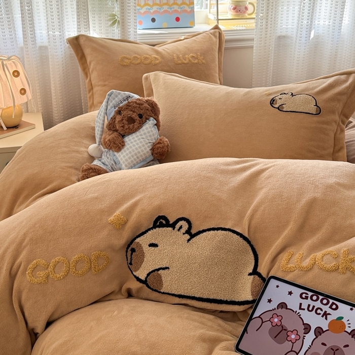 91家纺网 家纺一手货源 找家纺 （总）857家居  2026新款高克重牛奶绒刺绣四件套