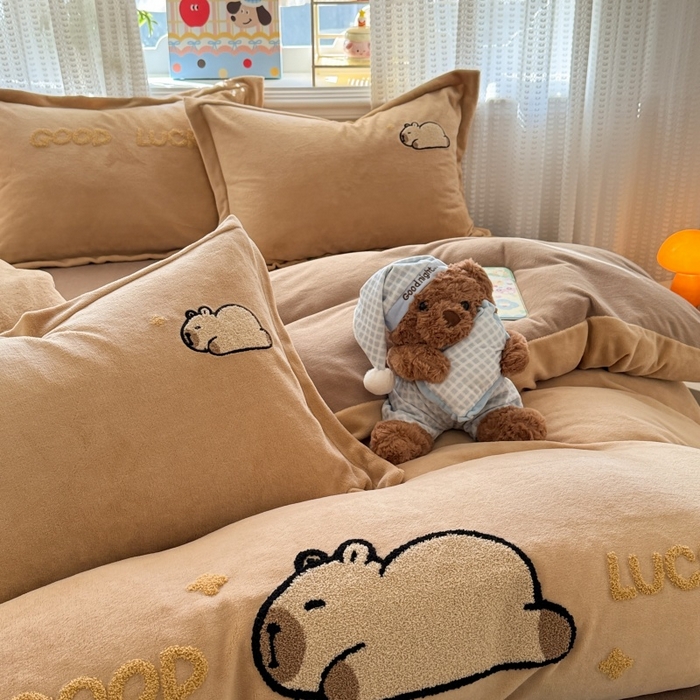 91家纺网 家纺一手货源 找家纺 （总）857家居  2026新款高克重牛奶绒刺绣四件套