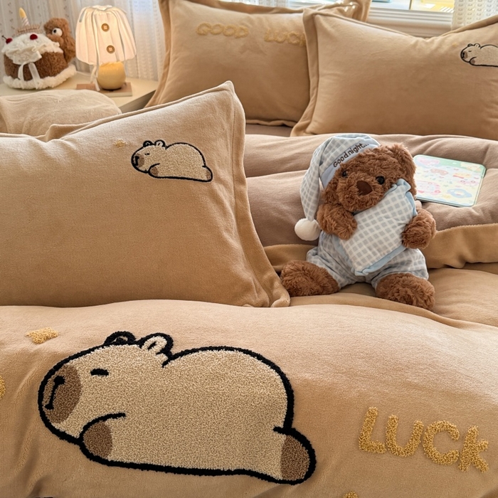 91家纺网 家纺一手货源 找家纺 （总）857家居  2026新款高克重牛奶绒刺绣四件套