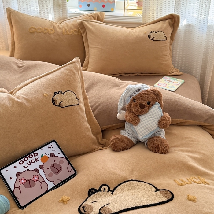 91家纺网 家纺一手货源 找家纺 （总）857家居  2026新款高克重牛奶绒刺绣四件套