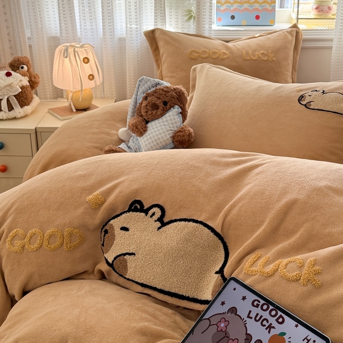 91家纺网 家纺一手货源 找家纺 （总）857家居  2026新款高克重牛奶绒刺绣四件套