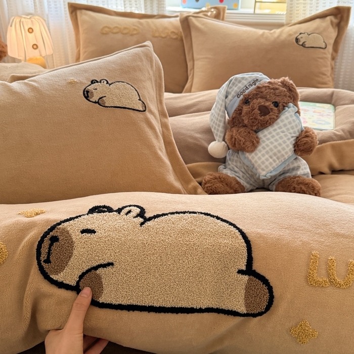 91家纺网 家纺一手货源 找家纺 （总）857家居  2026新款高克重牛奶绒刺绣四件套