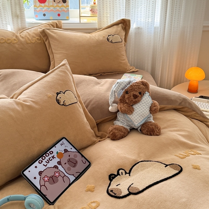 91家纺网 家纺一手货源 找家纺 （总）857家居  2026新款高克重牛奶绒刺绣四件套