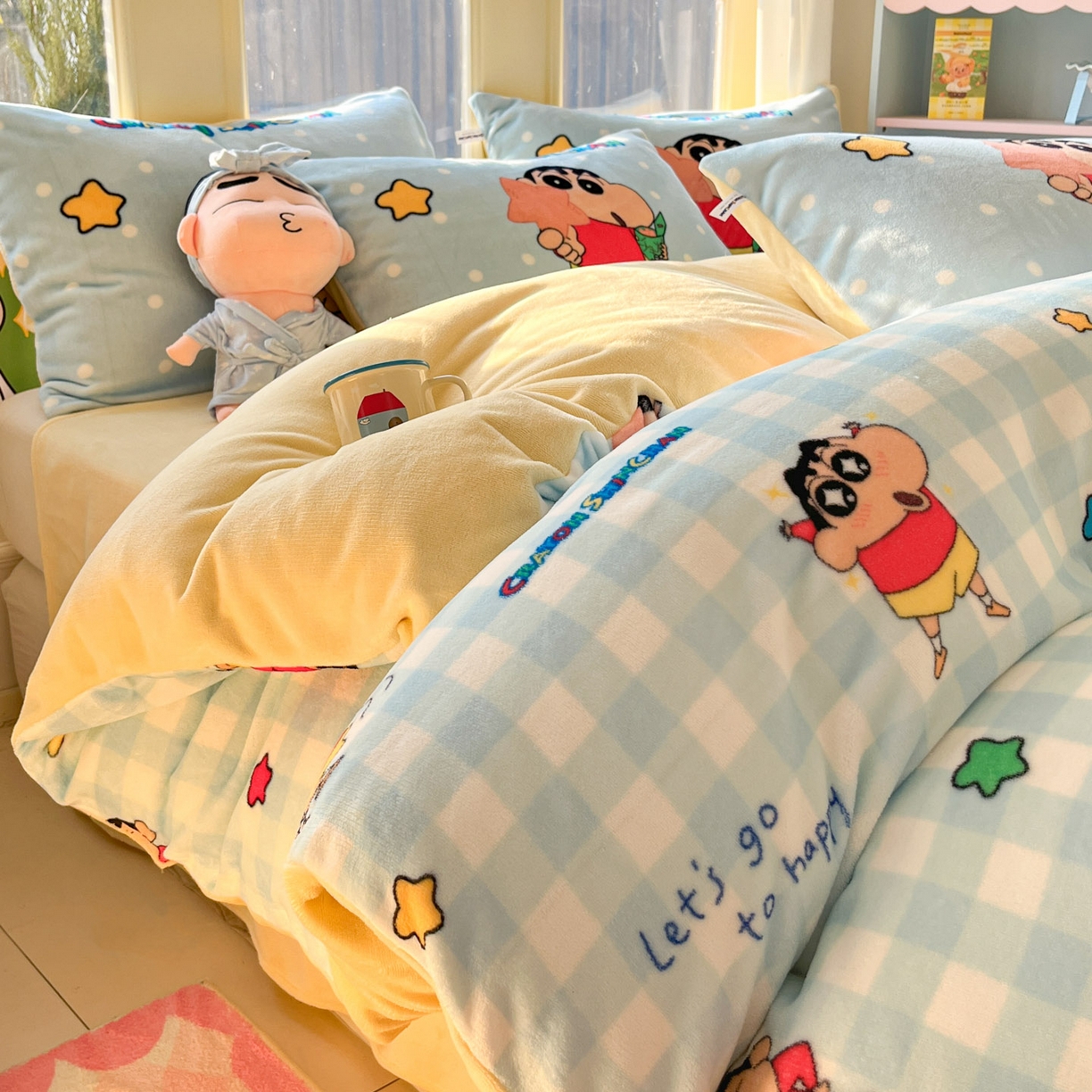 91家纺网 家纺一手货源 找家纺 桃子家居 2026新款A类蜡笔小新正版授权卡通加厚高克重牛奶绒系列四件套 绒-蓝格星星小新