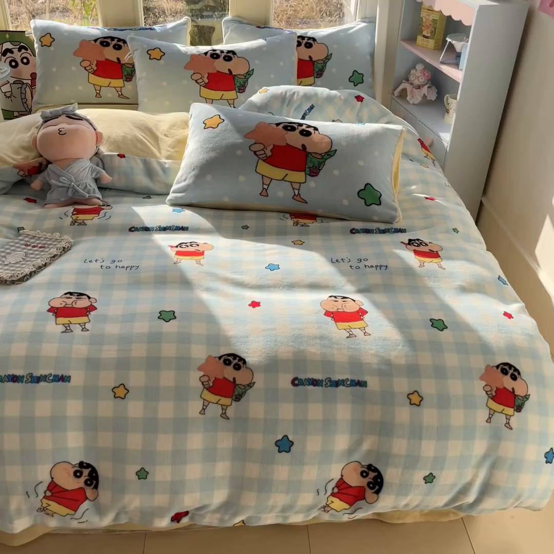 91家纺网 家纺一手货源 找家纺 桃子家居 2026新款A类蜡笔小新正版授权卡通加厚高克重牛奶绒系列四件套 绒-蓝格星星小新