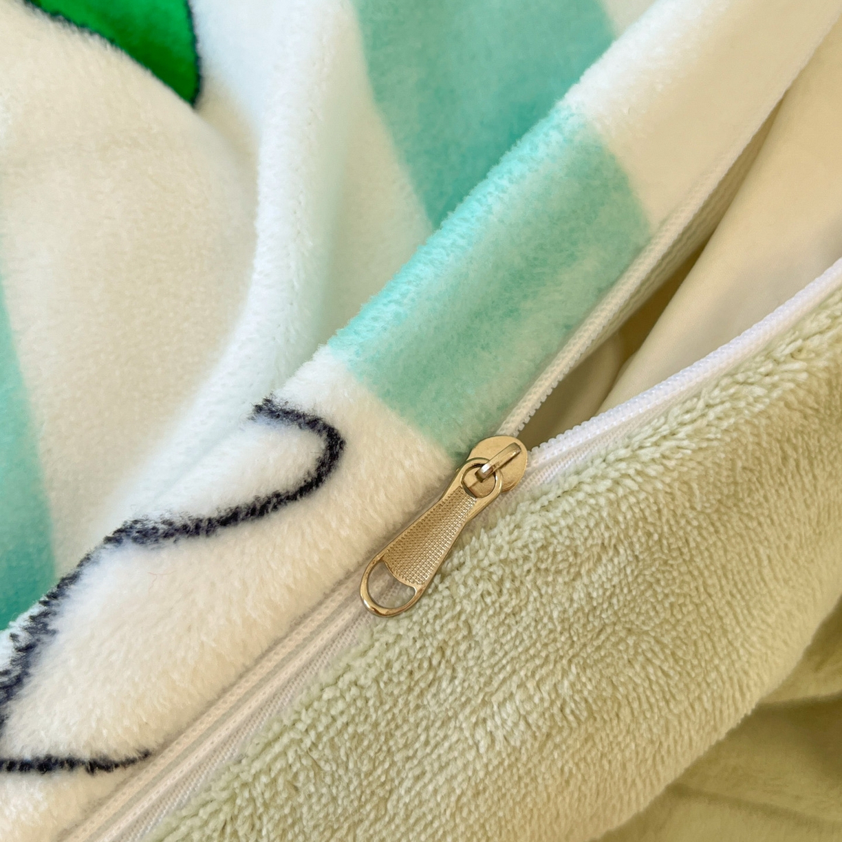 91家纺网 家纺一手货源 找家纺 桃子家居 2026新款A类蜡笔小新正版授权卡通加厚高克重牛奶绒系列四件套 绒-贪睡小新