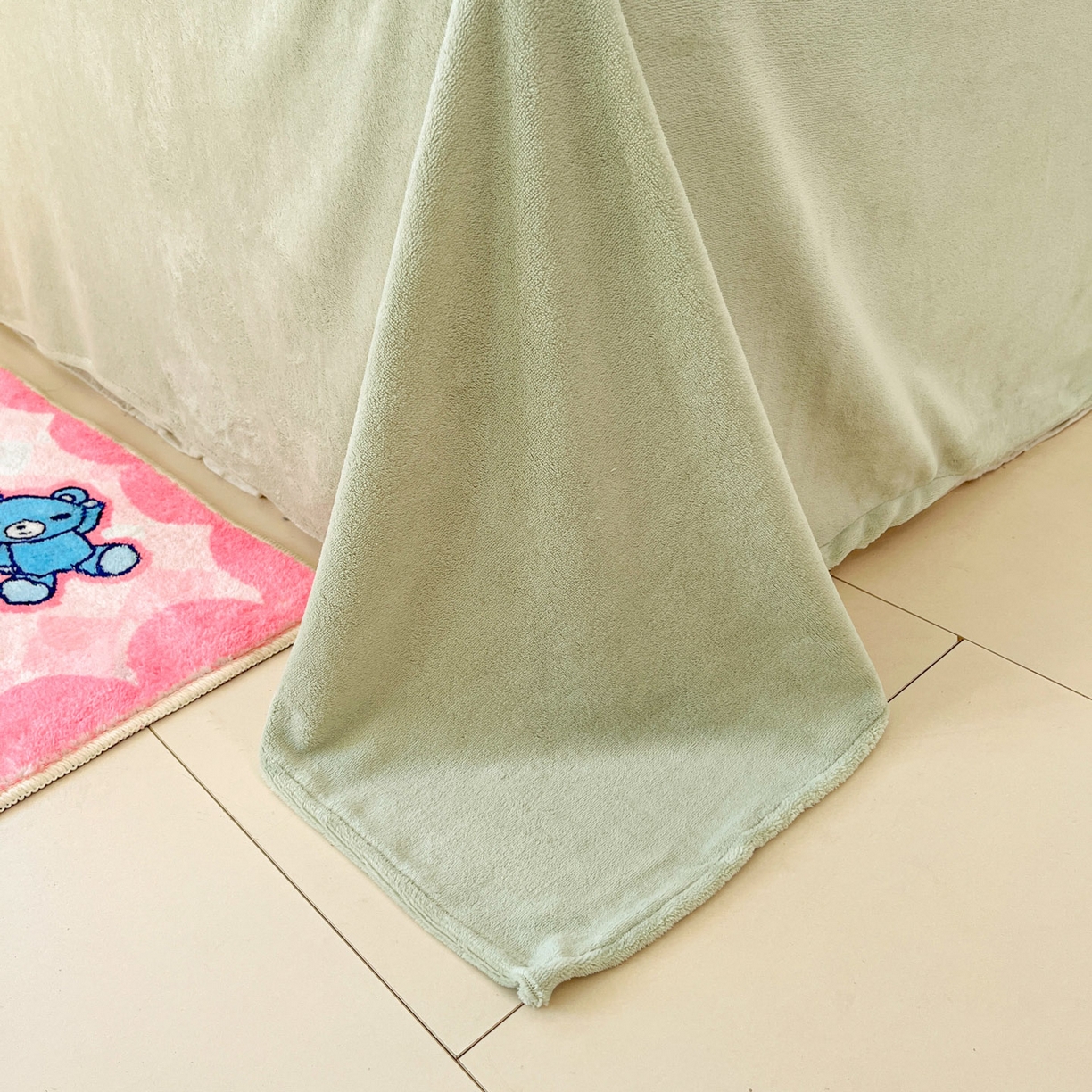 91家纺网 家纺一手货源 找家纺 桃子家居 2026新款A类蜡笔小新正版授权卡通加厚高克重牛奶绒系列四件套 绒-贪睡小新