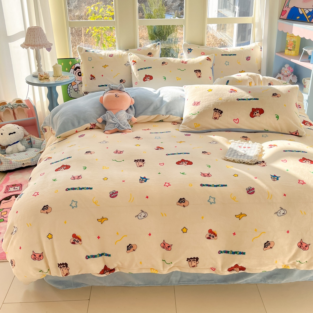 91家纺网 家纺一手货源 找家纺 桃子家居 2026新款A类蜡笔小新正版授权卡通加厚高克重牛奶绒系列四件套 绒-幸福小新