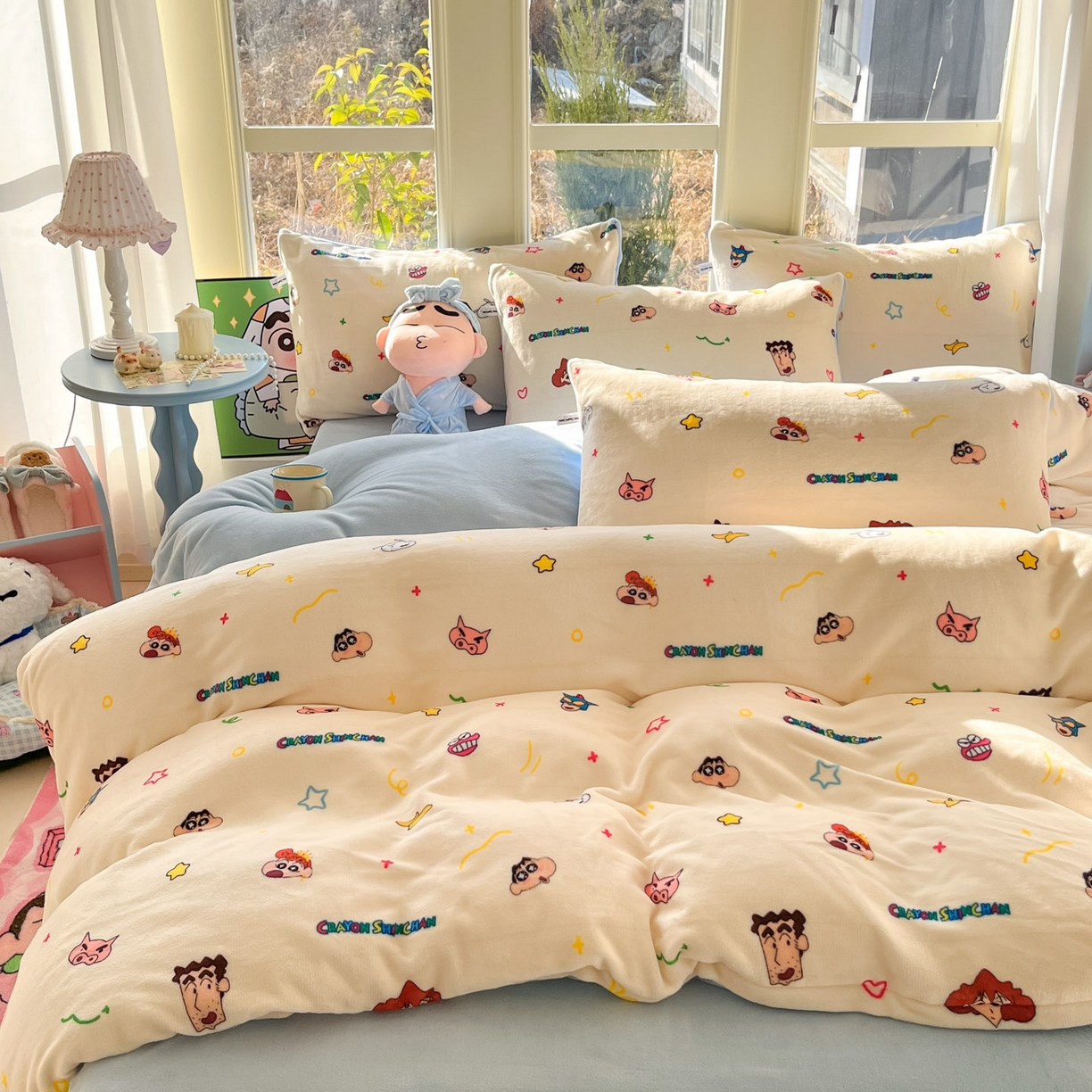 91家纺网 家纺一手货源 找家纺 桃子家居 2026新款A类蜡笔小新正版授权卡通加厚高克重牛奶绒系列四件套 绒-幸福小新