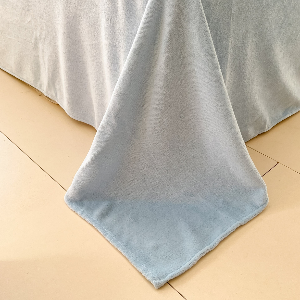 91家纺网 家纺一手货源 找家纺 桃子家居 2026新款A类蜡笔小新正版授权卡通加厚高克重牛奶绒系列四件套 绒-幸福小新