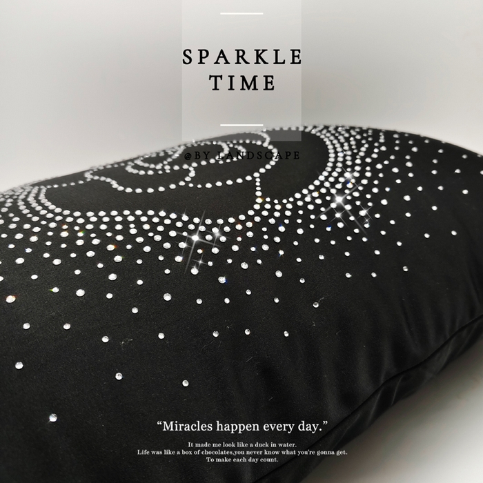 91家纺网 家纺一手货源 找家纺 澜屿 新款茶花轻颂镶钻小抱枕装饰枕腰枕枕芯 曜黑