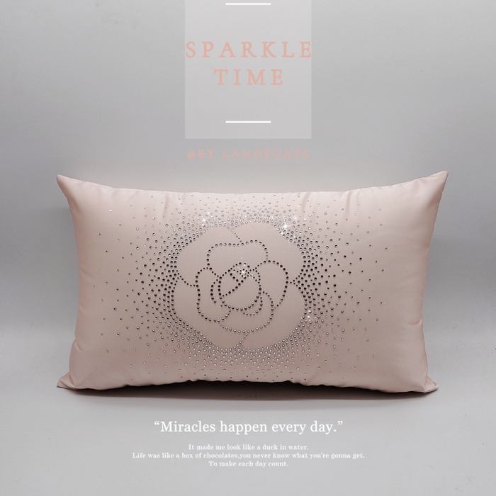 澜屿 新款茶花轻颂镶钻小抱枕装饰枕腰枕枕芯 玉粉