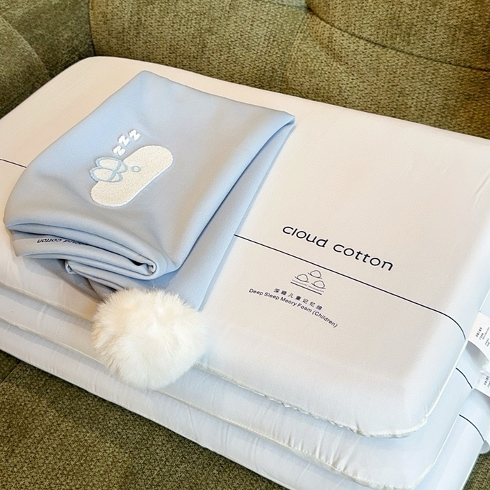 91家纺网 家纺一手货源 找家纺 兜米家居 2026新款酒店同款深睡儿童枕头3-12岁枕头枕芯吸湿透气颈椎枕 蓝色