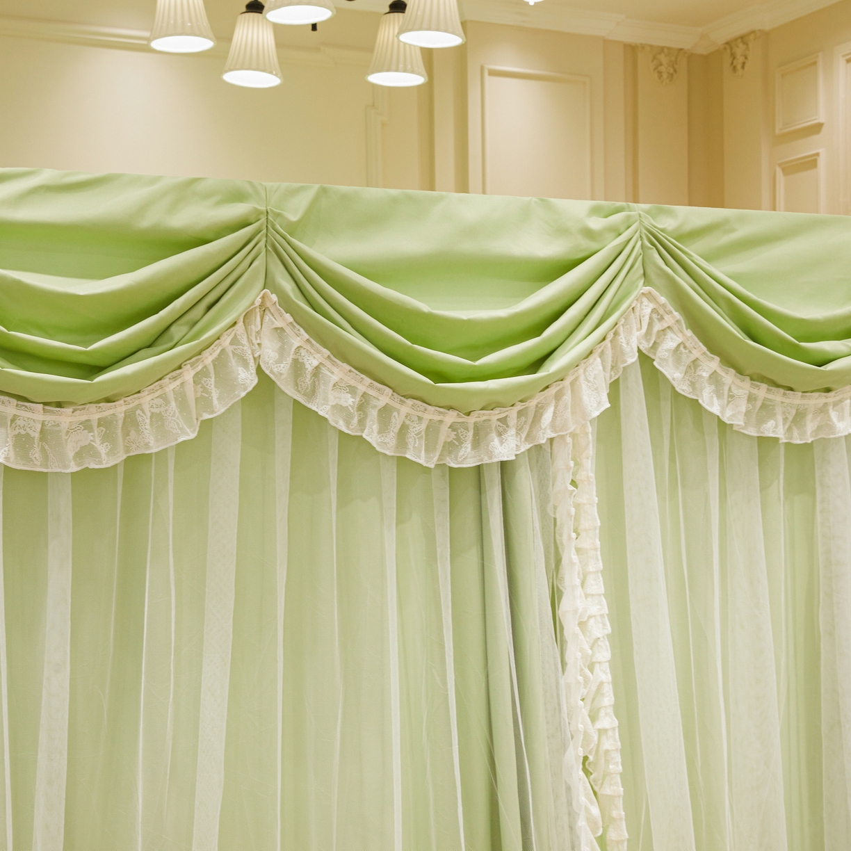 91家纺网 家纺一手货源 找家纺 艾晶美家纺有限公司 2026新款法式公主风 双杆双层落地床幔遮光蚊帐 蝶影栖纱-荷绿