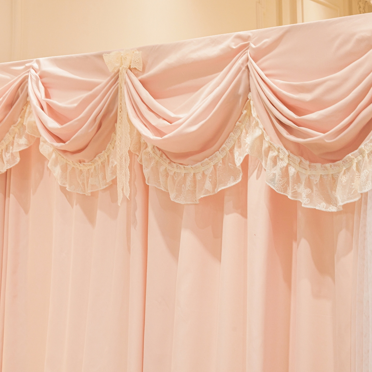 91家纺网 家纺一手货源 找家纺 艾晶美家纺有限公司 2026新款法式公主风 双杆双层落地床幔遮光蚊帐 蝶影栖纱-水粉