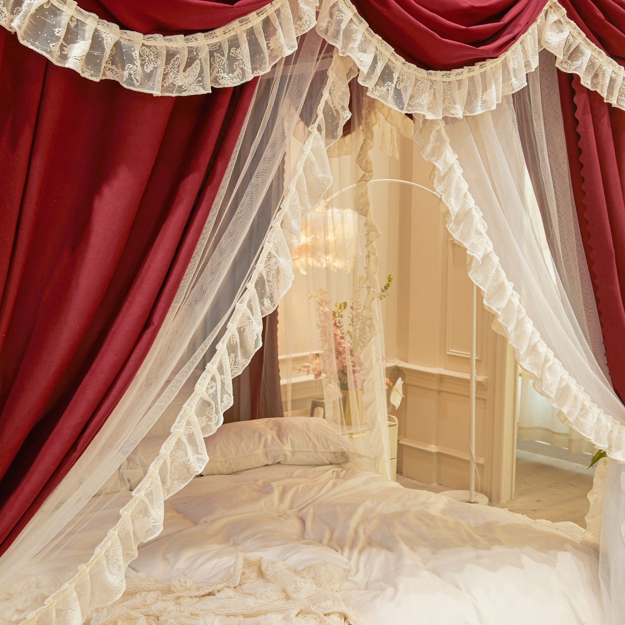 91家纺网 家纺一手货源 找家纺 艾晶美家纺有限公司 2026新款法式公主风 双杆双层落地床幔遮光蚊帐 蝶影栖纱-酒红