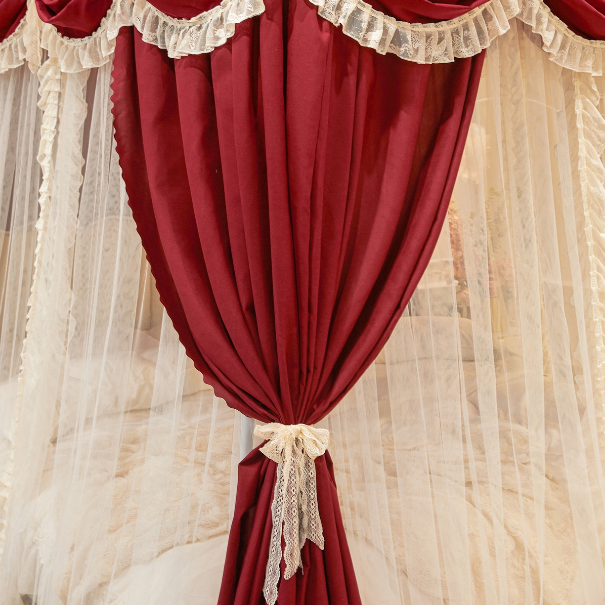 91家纺网 家纺一手货源 找家纺 艾晶美家纺有限公司 2026新款法式公主风 双杆双层落地床幔遮光蚊帐 蝶影栖纱-酒红