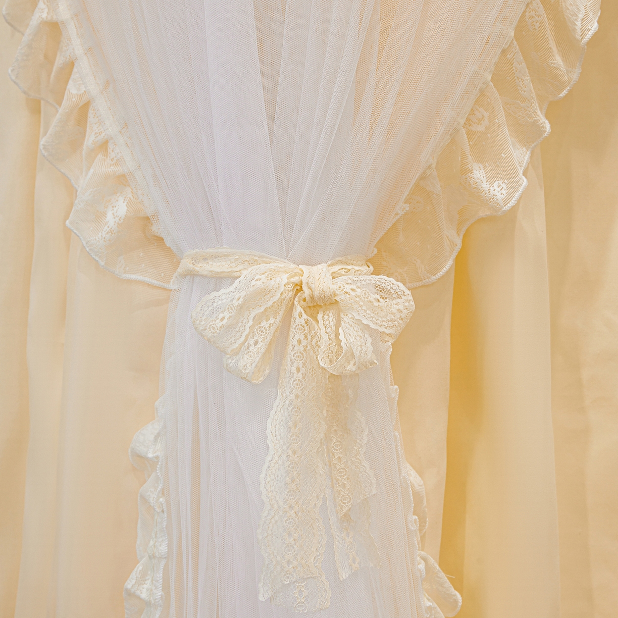 91家纺网 家纺一手货源 找家纺 艾晶美家纺有限公司 2026新款法式公主风 双杆双层落地床幔遮光蚊帐 蝶影栖纱-奶黄