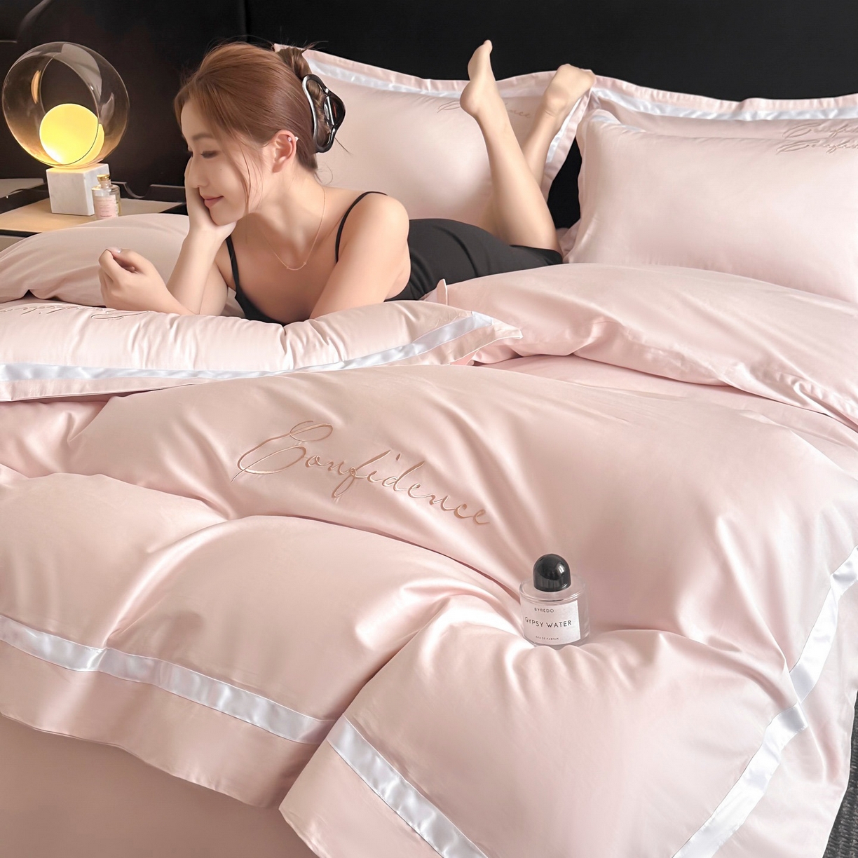 91家纺网 家纺一手货源 找家纺 新方向 2025新款刺绣全棉100s贡缎长绒棉四件套-自信 自信-蔷薇粉