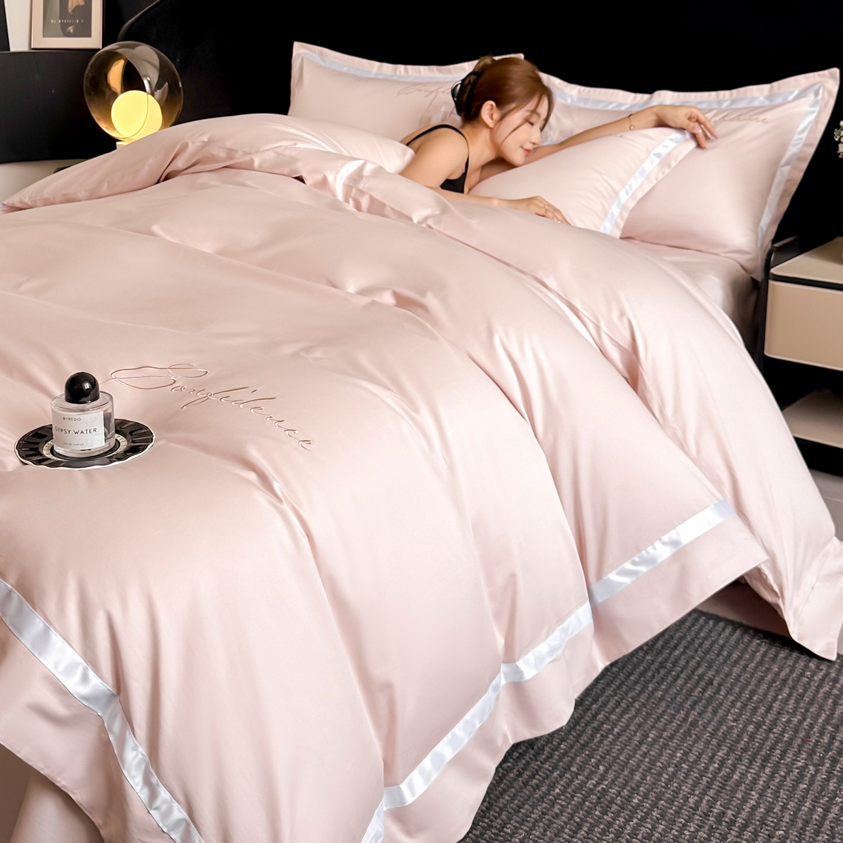 91家纺网 家纺一手货源 找家纺 新方向 2025新款刺绣全棉100s贡缎长绒棉四件套-自信 自信-蔷薇粉