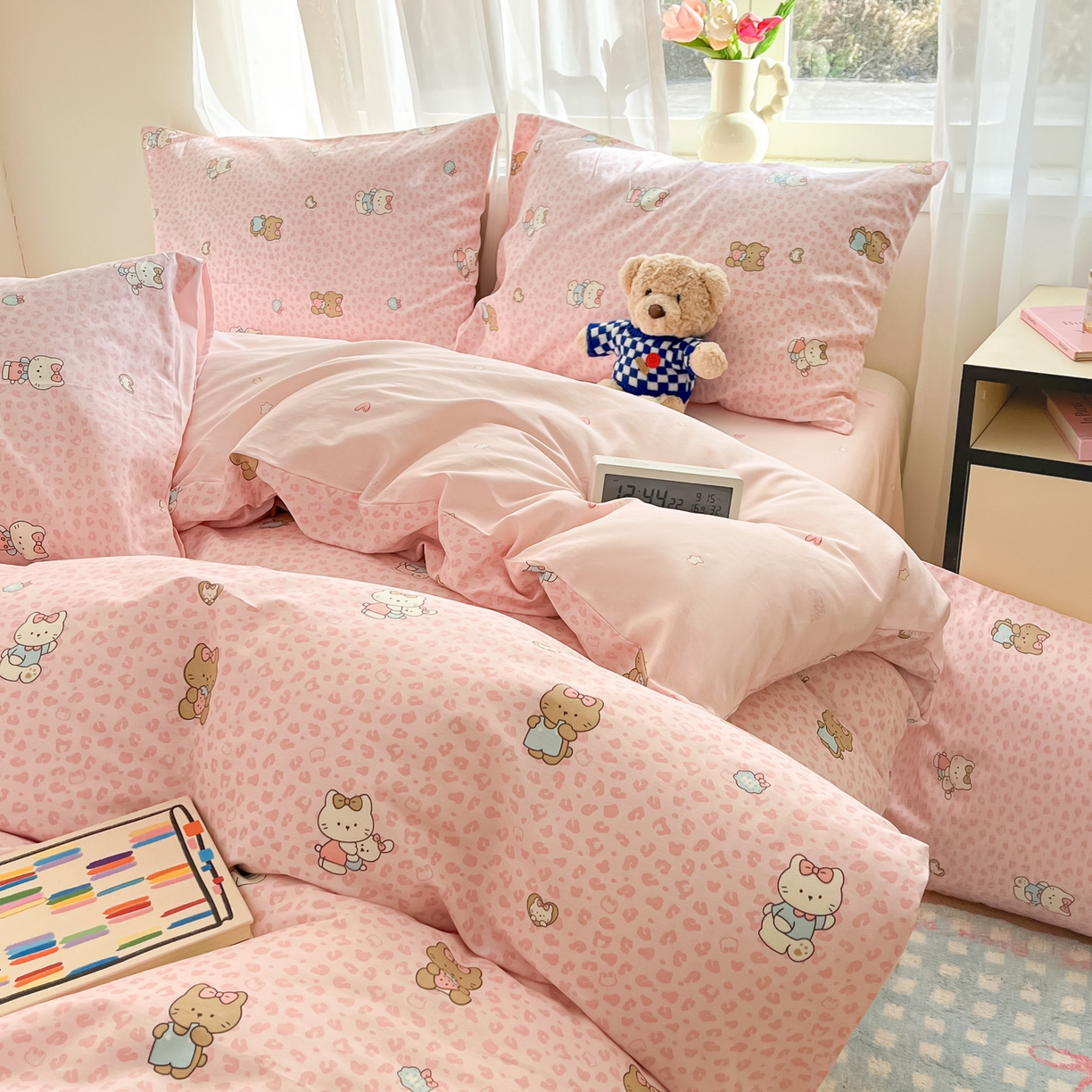 91家纺网 家纺一手货源 找家纺 吉象家纺 2026新款高支密全棉印花四件套 布偶假期