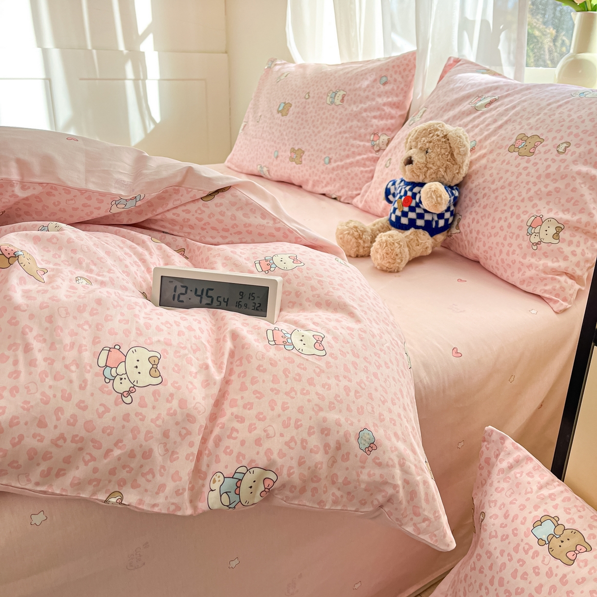 91家纺网 家纺一手货源 找家纺 吉象家纺 2026新款高支密全棉印花四件套 布偶假期