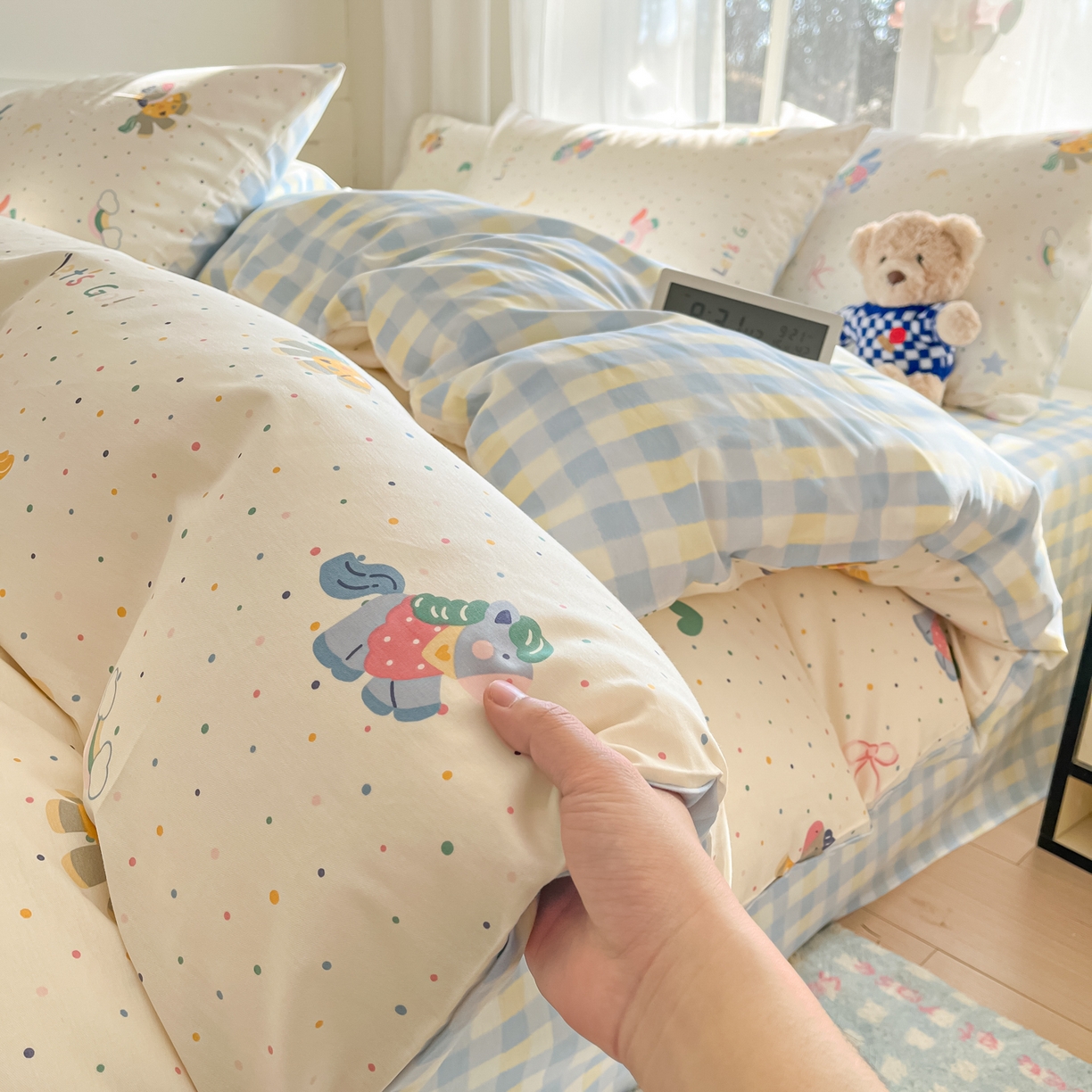 91家纺网 家纺一手货源 找家纺 吉象家纺 2026新款高支密全棉印花四件套 彩虹木马