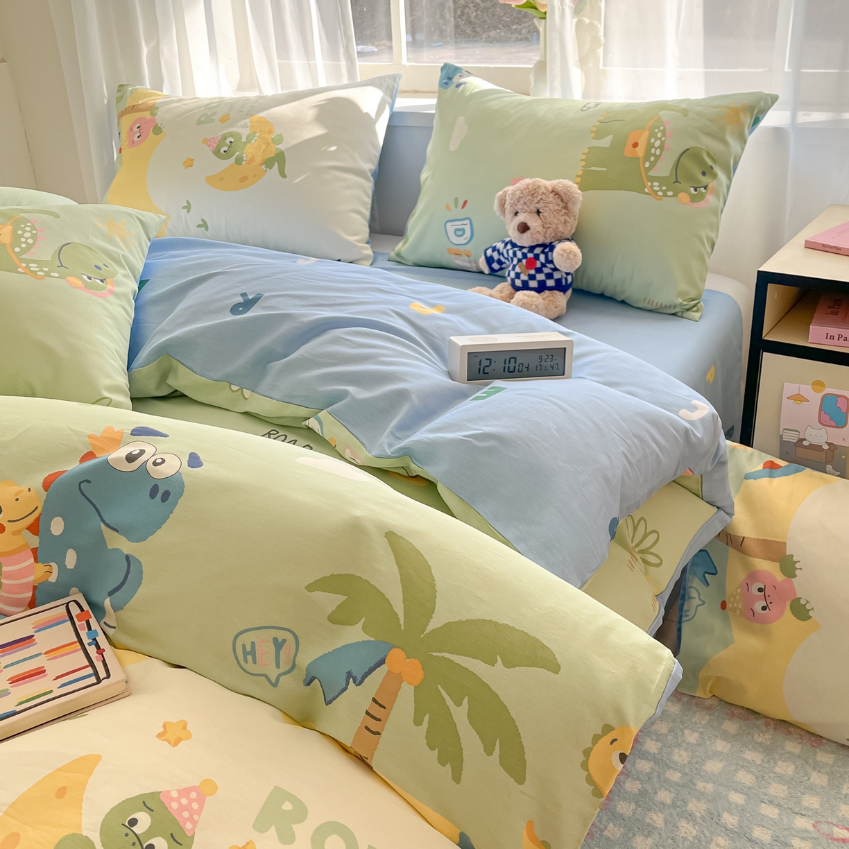 91家纺网 家纺一手货源 找家纺 吉象家纺 2026新款高支密全棉印花四件套 度假恐龙