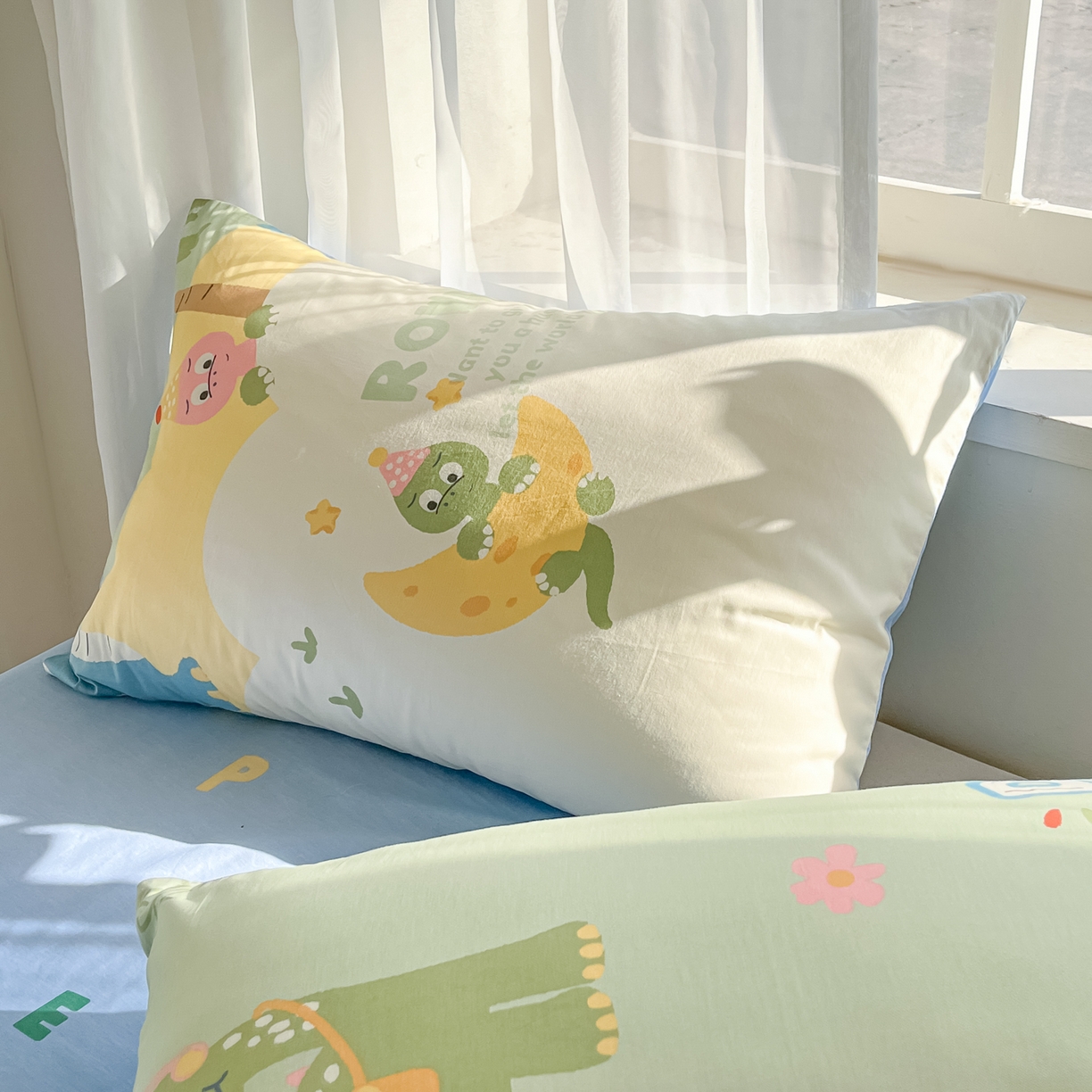 91家纺网 家纺一手货源 找家纺 吉象家纺 2026新款高支密全棉印花四件套 度假恐龙