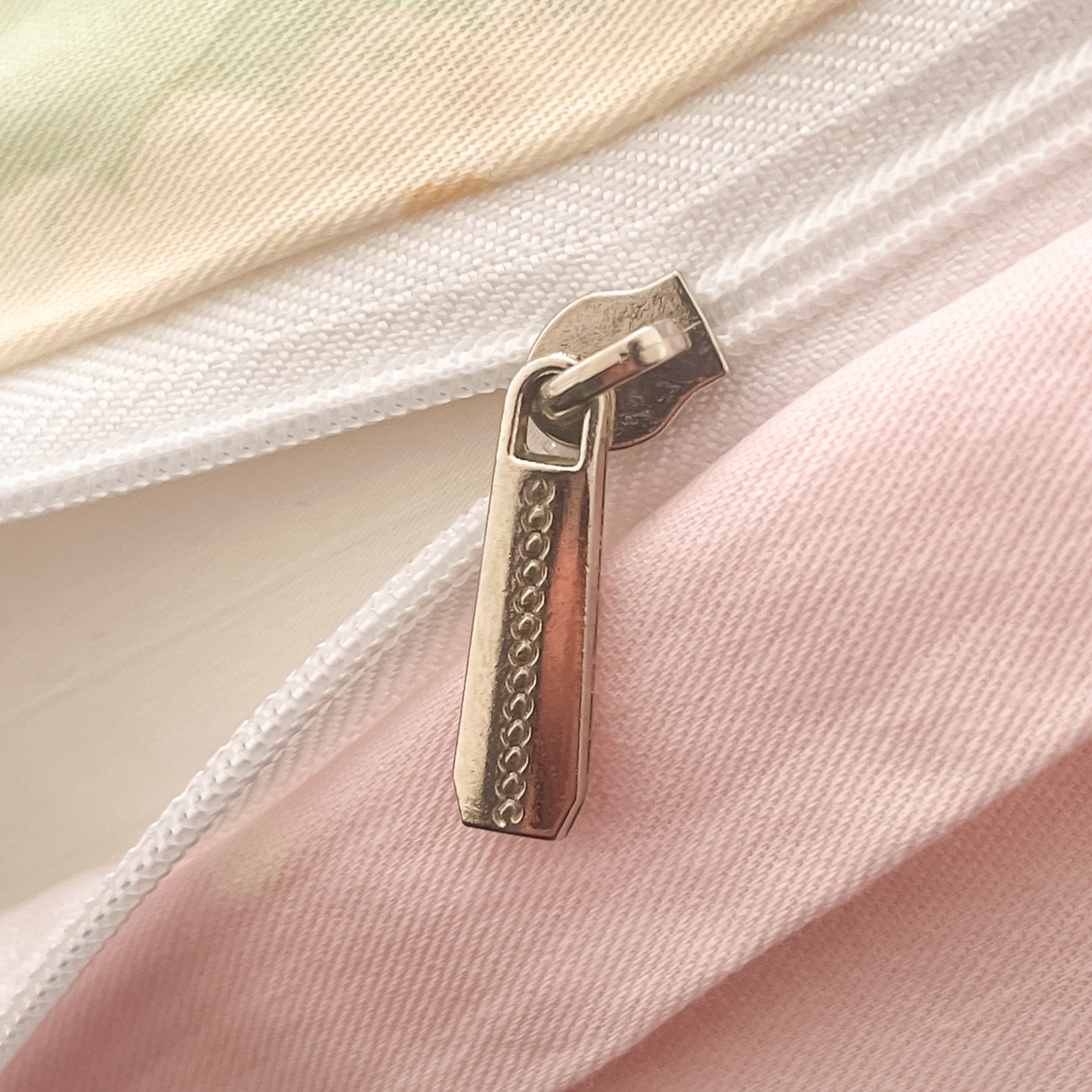 91家纺网 家纺一手货源 找家纺 吉象家纺 2026新款高支密全棉印花四件套 快乐小马