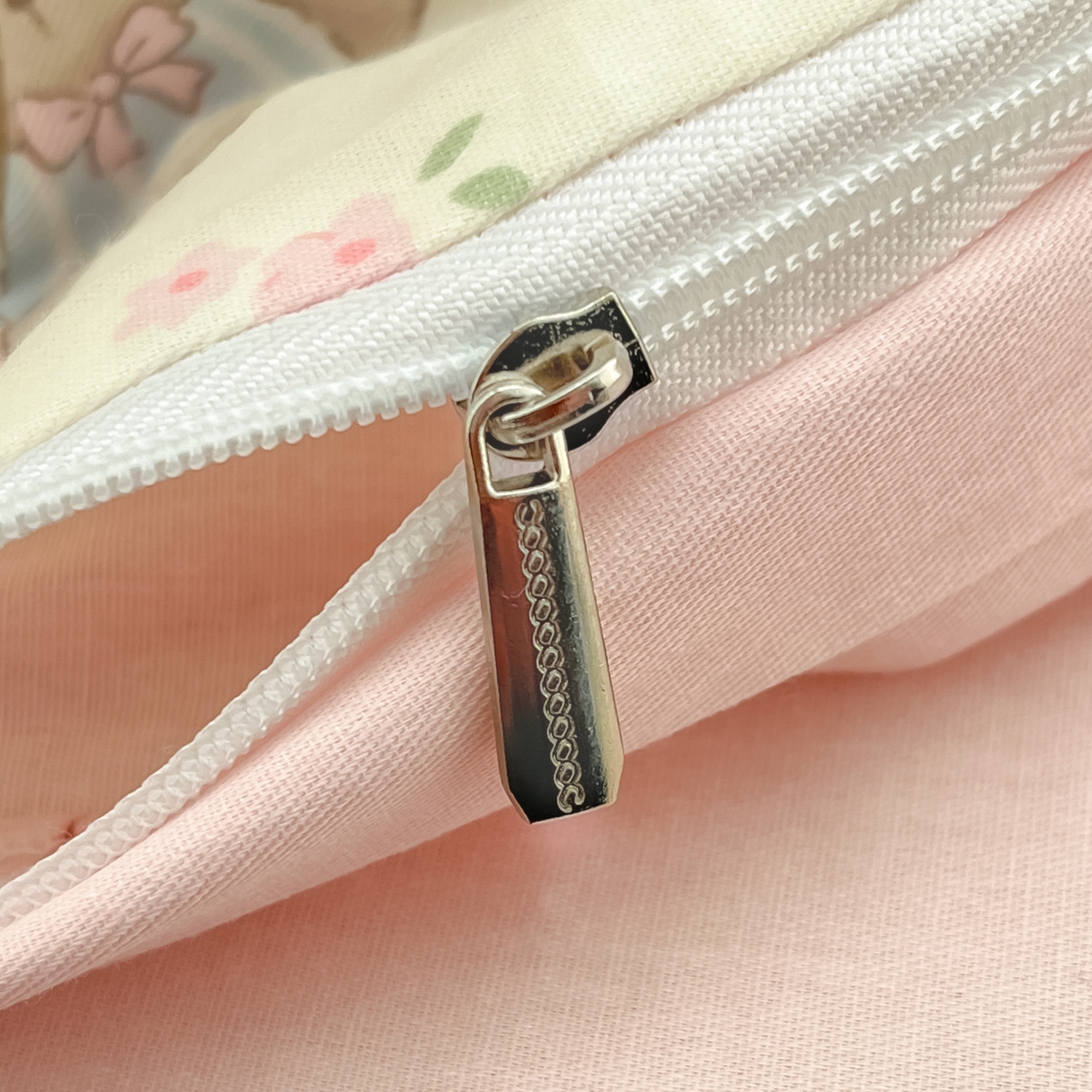 91家纺网 家纺一手货源 找家纺 吉象家纺 2026新款高支密全棉印花四件套 奶酪小可爱