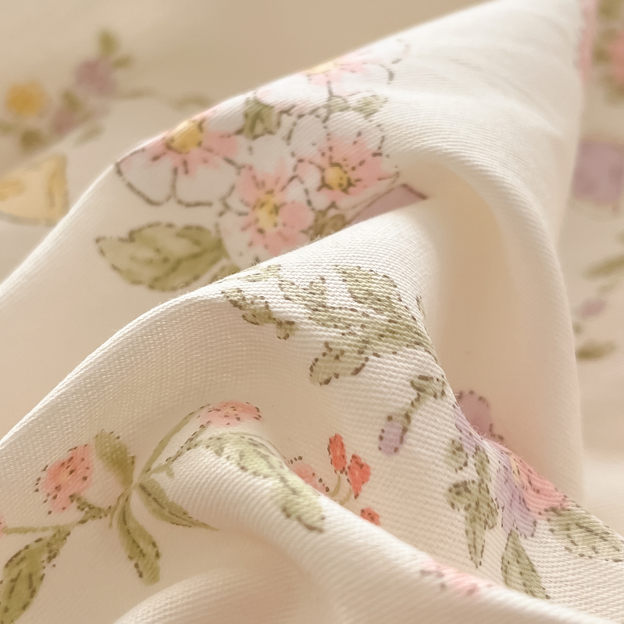 91家纺网 家纺一手货源 找家纺 吉象家纺 2026新款高支密全棉印花四件套 童话花町