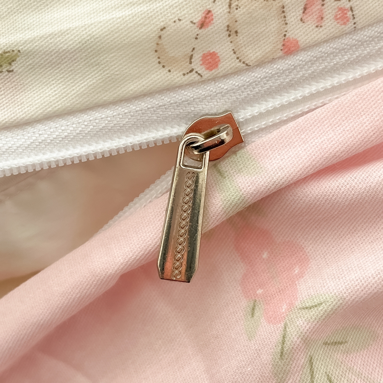 91家纺网 家纺一手货源 找家纺 吉象家纺 2026新款高支密全棉印花四件套 童话花町