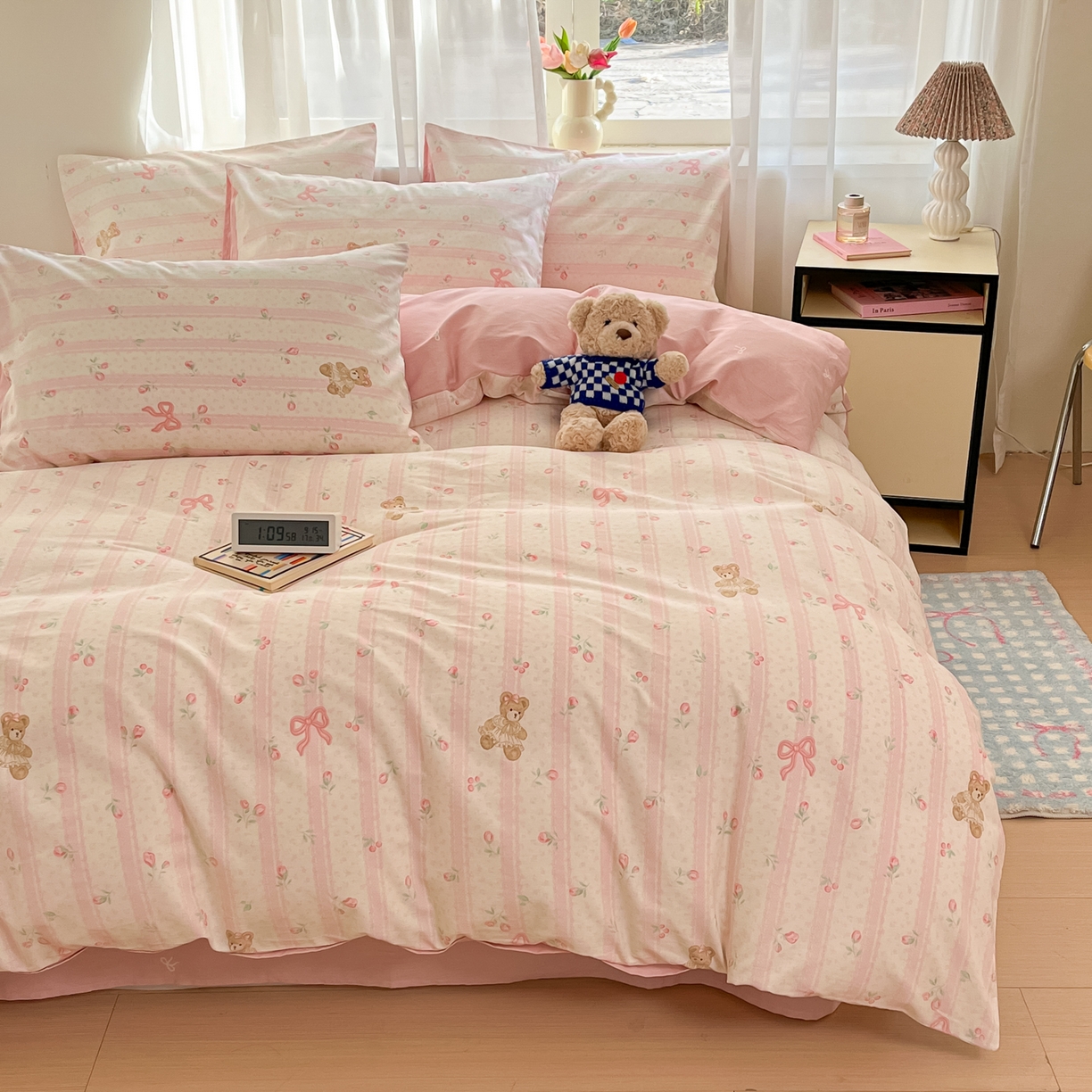 91家纺网 家纺一手货源 找家纺 吉象家纺 2026新款高支密全棉印花四件套 温柔花朵熊