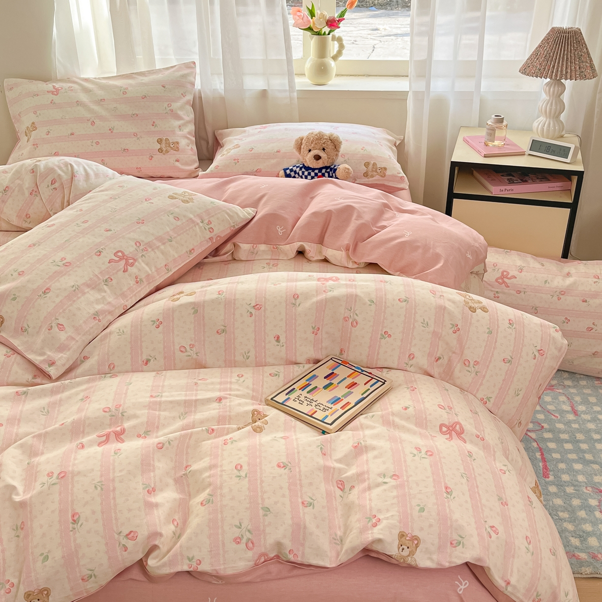 91家纺网 家纺一手货源 找家纺 吉象家纺 2026新款高支密全棉印花四件套 温柔花朵熊