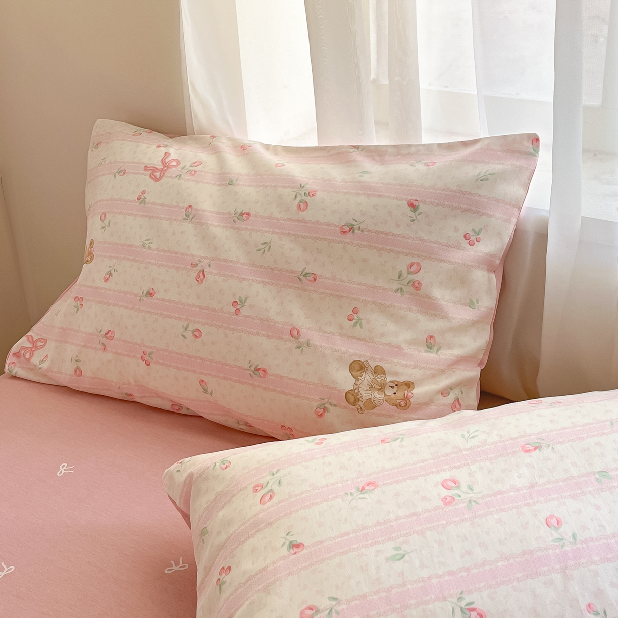 91家纺网 家纺一手货源 找家纺 吉象家纺 2026新款高支密全棉印花四件套 温柔花朵熊