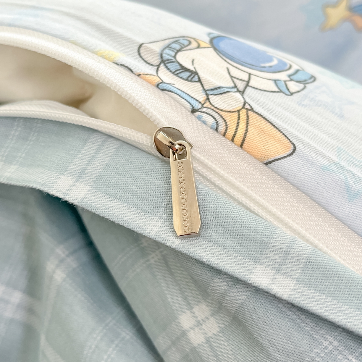 91家纺网 家纺一手货源 找家纺 吉象家纺 2026新款高支密全棉印花四件套 小小宇航员