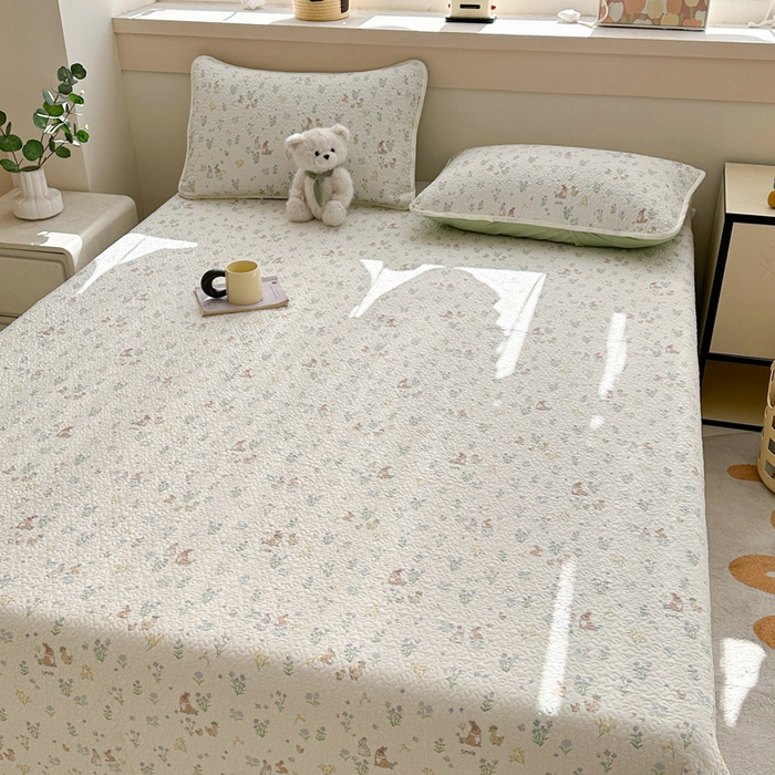 91家纺网 家纺一手货源 找家纺 绵庭家纺 2025新款双面全棉夹棉床盖 春日奇迹