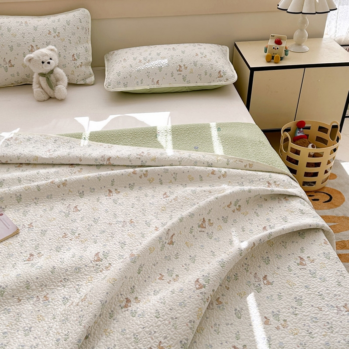 91家纺网 家纺一手货源 找家纺 绵庭家纺 2025新款双面全棉夹棉床盖 春日奇迹