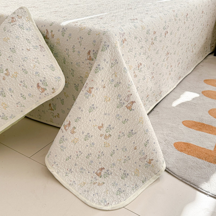 91家纺网 家纺一手货源 找家纺 绵庭家纺 2025新款双面全棉夹棉床盖 春日奇迹