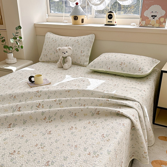 91家纺网 家纺一手货源 找家纺 绵庭家纺 2025新款双面全棉夹棉床盖 春日奇迹