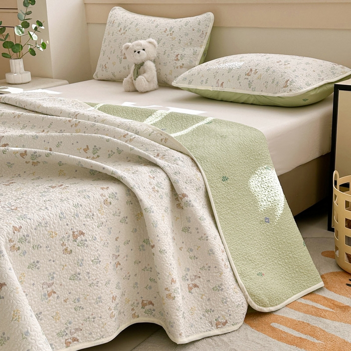 91家纺网 家纺一手货源 找家纺 绵庭家纺 2025新款双面全棉夹棉床盖 春日奇迹