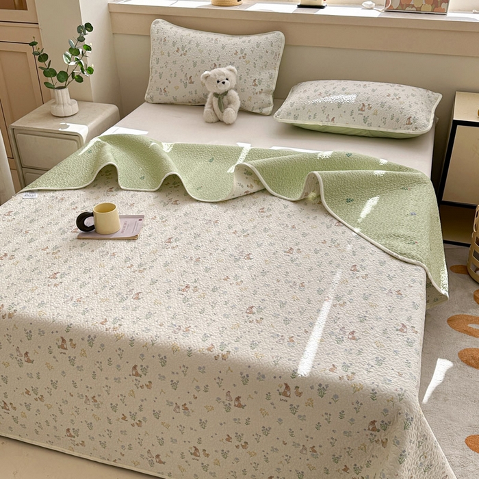 91家纺网 家纺一手货源 找家纺 绵庭家纺 2025新款双面全棉夹棉床盖 春日奇迹